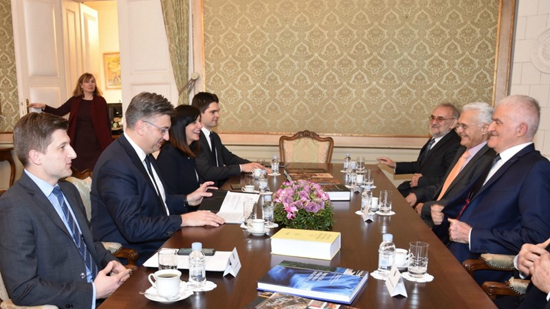 Predsjednik Vlade Plenković  s članovima Uprave Hrvatske akademije znanosti i umjetnosti